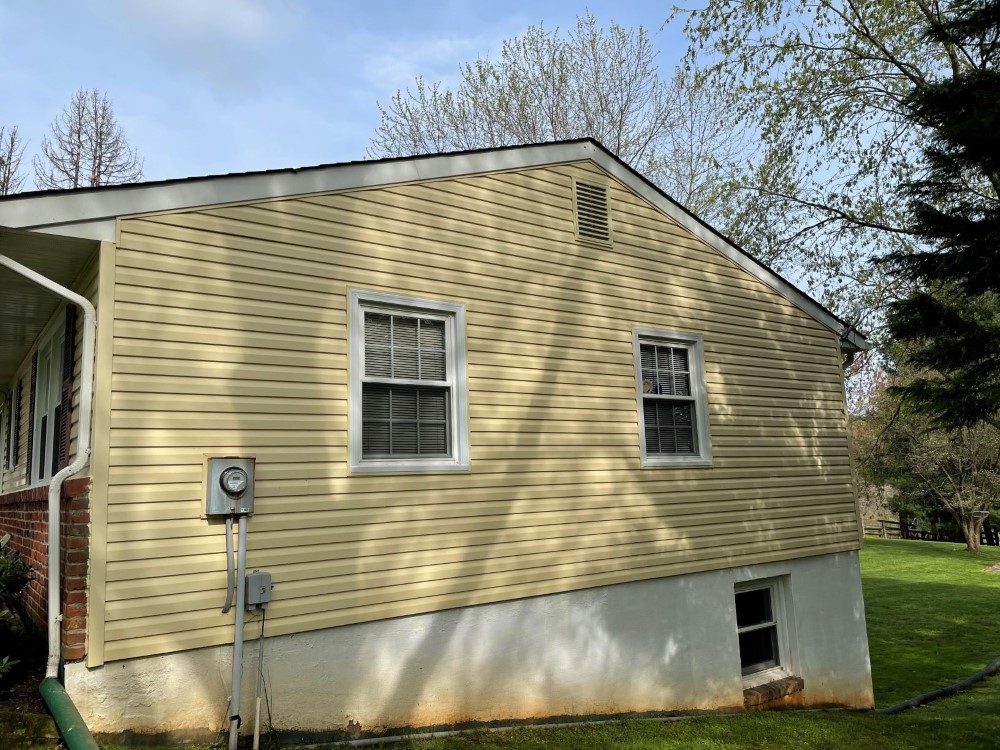 House Washing for a Yellow Home in Frederick, MD